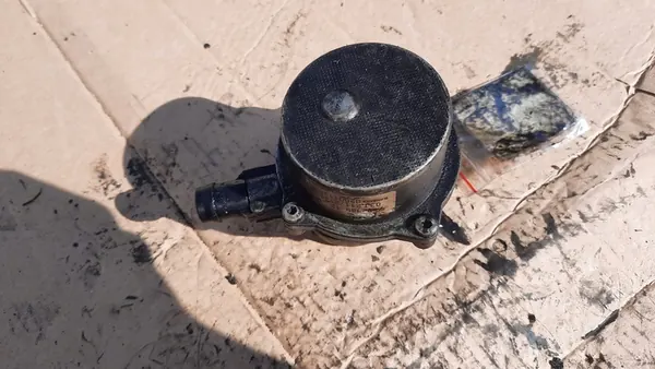 Nissan Micra 1.5D Imupumppu 8200113585 image 2