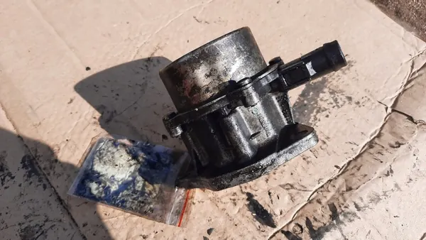 Nissan Micra 1.5D Imupumppu 8200113585 image 3