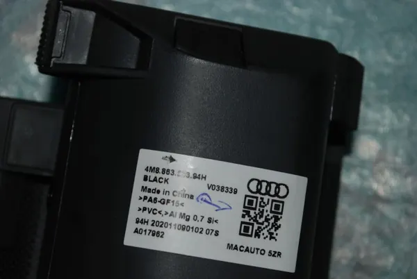 Audi Q8 4M8 Tavaratilan Rulla OEM 4M8863553 image 9