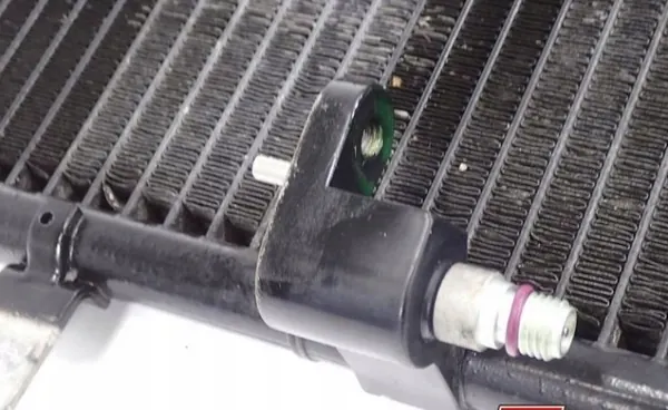 Ilmastointikondensaattori OEM 8K0260401G Audi A4 A5 S5 B8 image 4