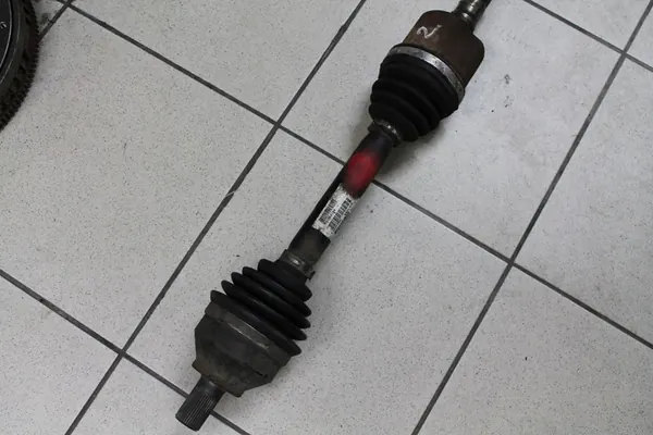 VOLVO V50 S40 C30 C70 Vänster Drivaxel 2.0D image 3