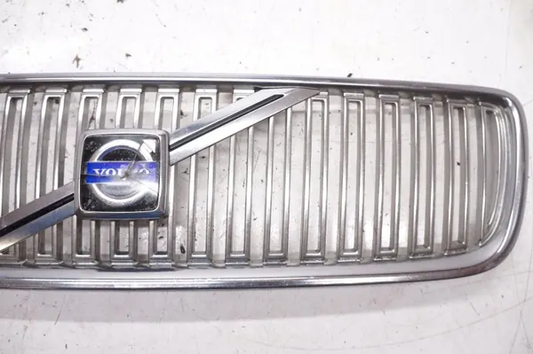 Volvo V70 II frontgrill OEM 08693346 - Begagnad image 3
