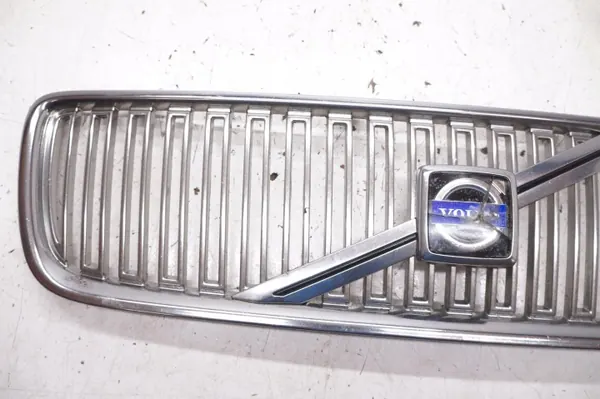 Volvo V70 II frontgrill OEM 08693346 - Begagnad image 4