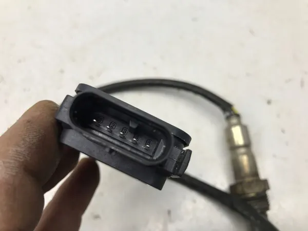 Sensor Lambda NOX OEM 05L907807DJ para VW TDI image 3