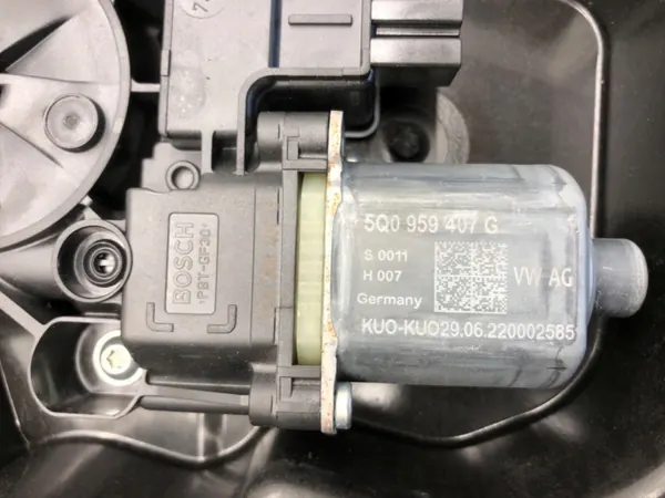 OEM 5H0839402F Höger Bakrutsregulator VW Golf VIII image 5