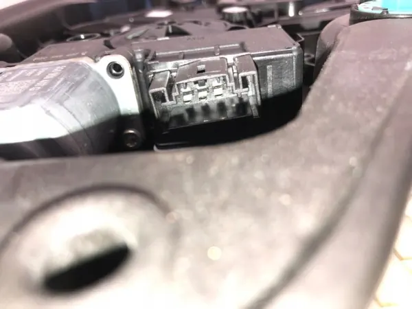 OEM 5H0839402F Höger Bakrutsregulator VW Golf VIII image 6