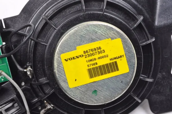 Altavoz Volvo C30 OEM 8676936 - Usado image 5