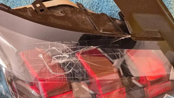 Luz trasera izquierda Peugeot 208 II 9823216780 image 4