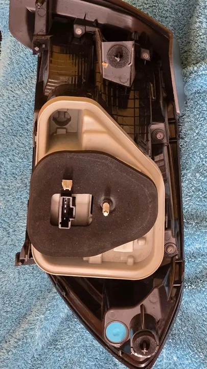 Luz trasera izquierda Peugeot 208 II 9823216780 image 7