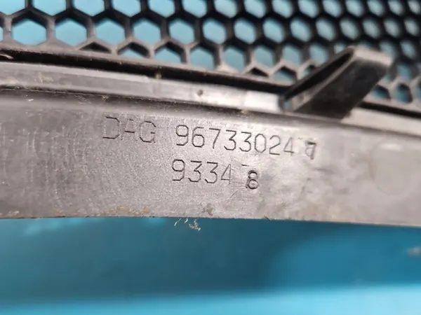 Parabrisas OEM 96733024 para Peugeot 208 I usado image 3