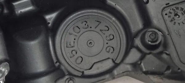 Cobertura de tubo VW OEM 05E103729G - Estado usado image 8