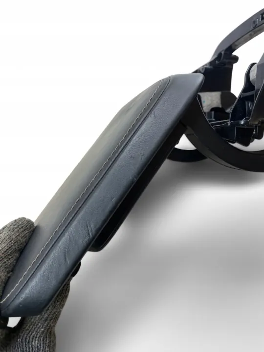 Volvo XC60 keskikonsolin käsinoja OEM 31469707 image 9