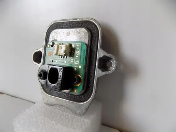 BMW 3 F30 / F31 LCI LED Module OEM: 7419615 image 2