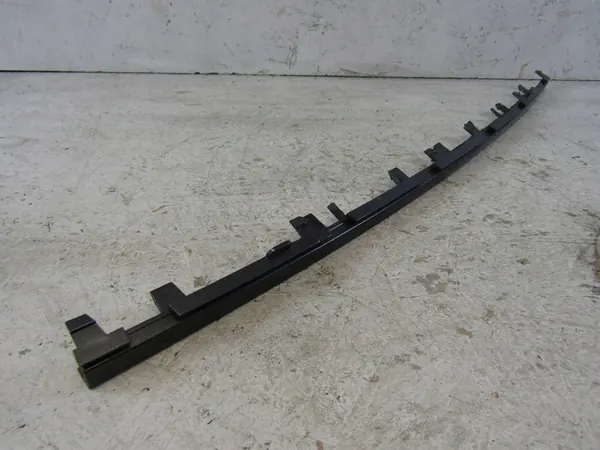 Audi Q3 II Etupuskuri Trim 83A807663A image 3