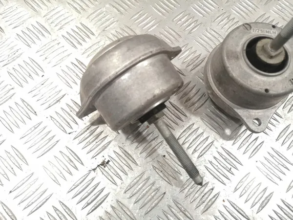 Porsche Moottorin Kiinnitys 99737504908 image 2