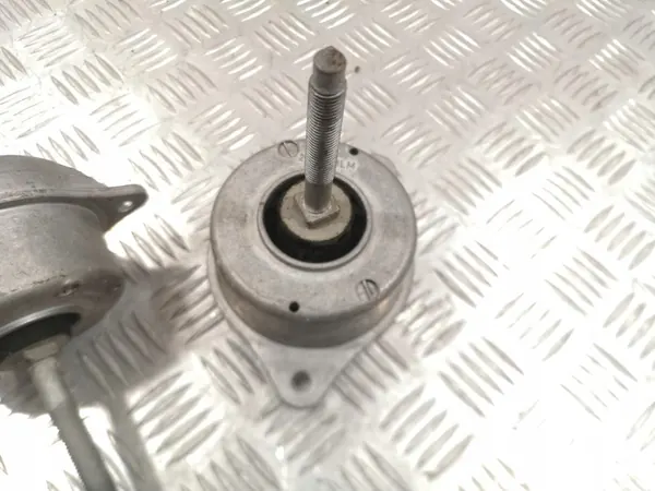 Porsche Moottorin Kiinnitys 99737504908 image 3