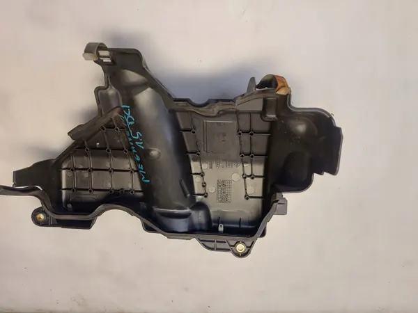 Renault Moottorin Kansi OE 175B17170R 175B17098R 175B14760R image 2