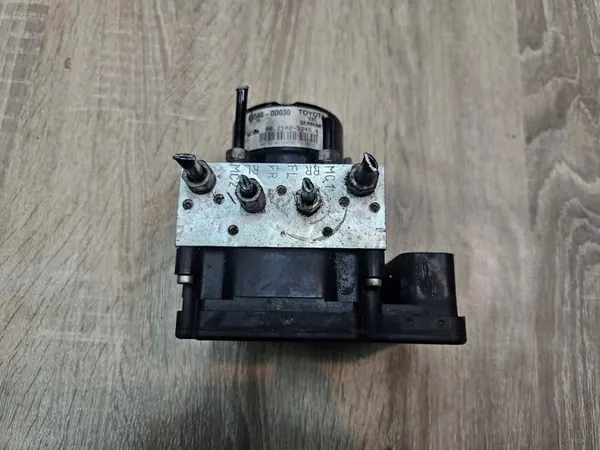 POMPE ABS TOYOTA YARIS III 12-19 image 1