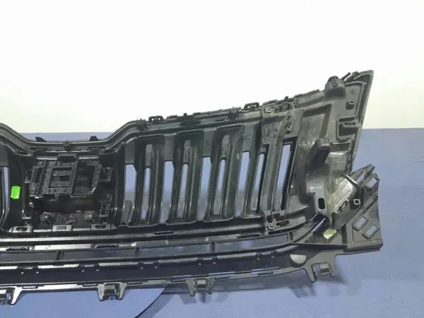 Inserção de grade SKODA KODIAQ OEM 565853663E - Usado image 10