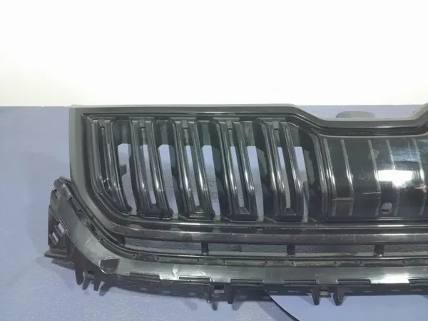 Inserção de grade SKODA KODIAQ OEM 565853663E - Usado image 3