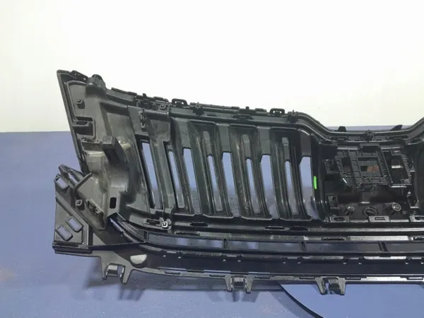Inserção de grade SKODA KODIAQ OEM 565853663E - Usado image 9