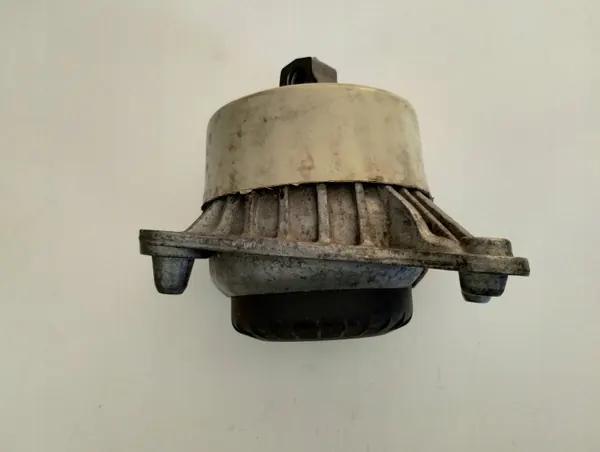 Moottorin tuki OEM A2052404600 Mercedes-Benz C AMG image 3