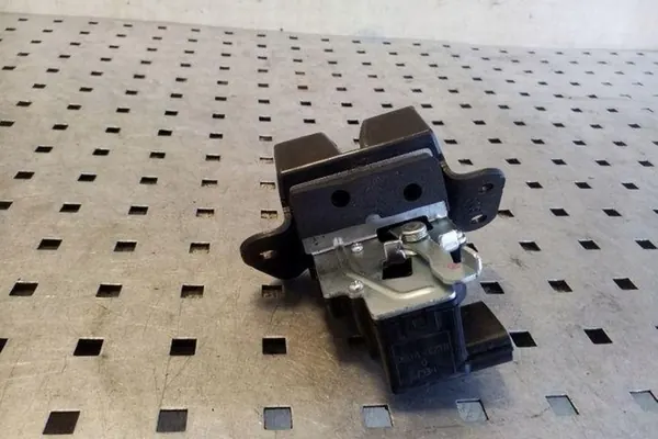 Bagagelås HYUNDAI IX35 812301H300 image 3