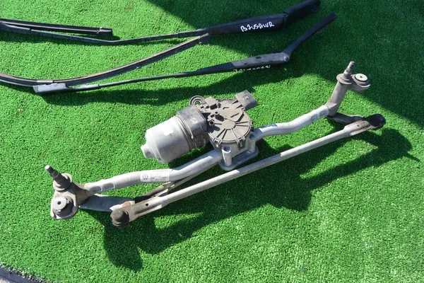 Wiper Mechanism Complete Volkswagen Passat B7 USA OEM image 2