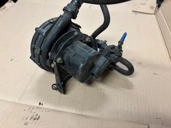 Bomba de aire secundario BMW OE 1437231 - Usado image 3