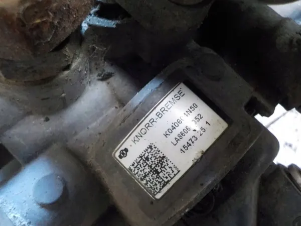 Soupape de sécheur d'air Iveco Stralis - Knorr-Bremse image 3