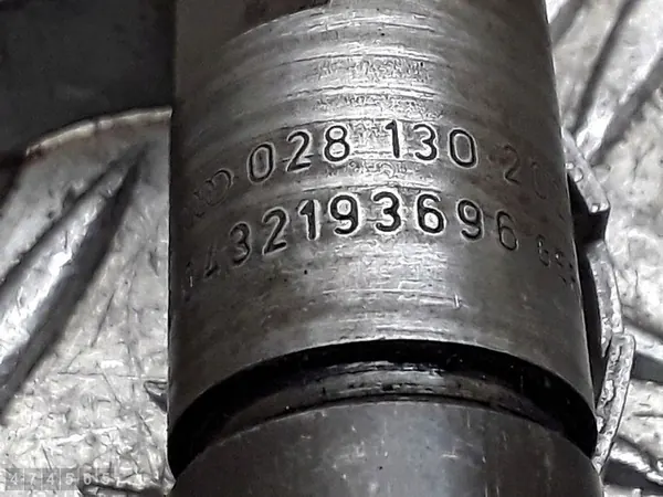 Iniettore VW Golf 2000 1900tdi 028130202p image 3