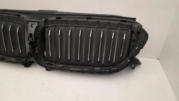 BMW G30 G31 Kromigrilli OEM 7497281 Käytetty image 3