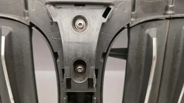 BMW G30 G31 Kromigrilli OEM 7497281 Käytetty image 4