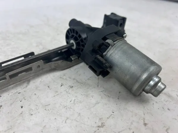 Sitzmotor Toyota Sienna OEM 43944010220 - Gebraucht image 3