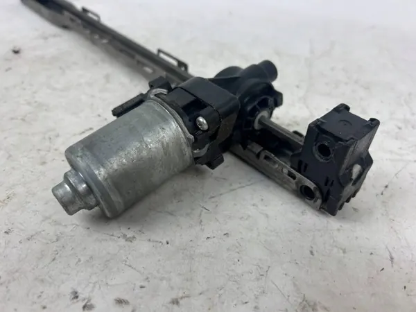 Sitzmotor Toyota Sienna OEM 43944010220 - Gebraucht image 4