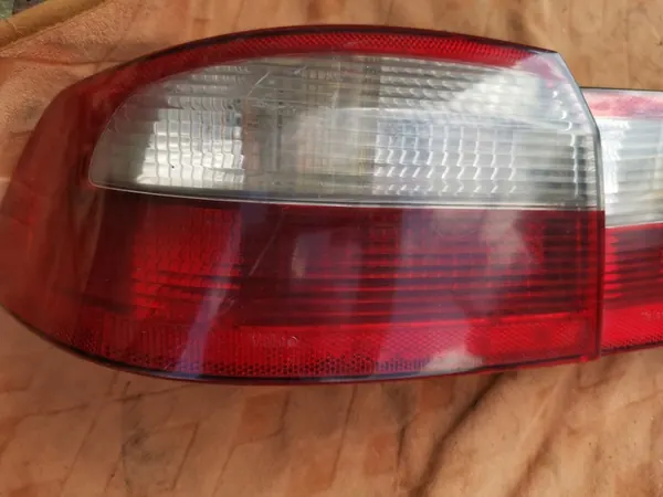 Luz trasera izquierda Renault Laguna II 8200002475 image 2