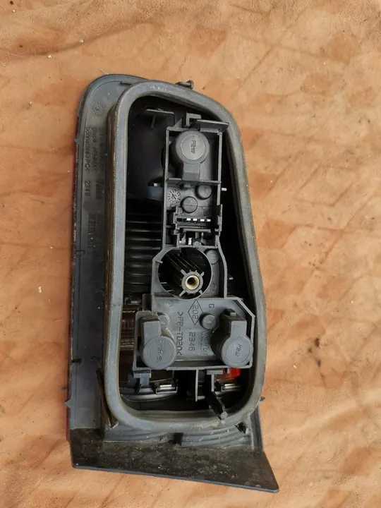 Luz trasera izquierda Renault Laguna II 8200002475 image 9