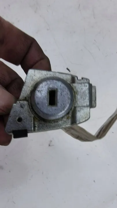 OEM 4A9LH2 Forro da Fechadura Dianteiro Esquerdo Kia Sportage IV image 2