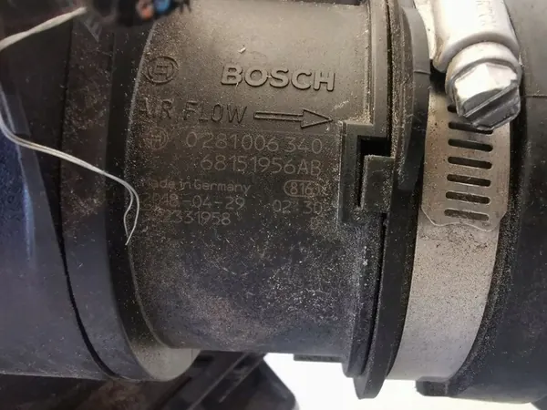 JEEP GRAND CHEROKEE IV WK2 ILMAFILTTERIN KOTELLO 68151986AB image 4