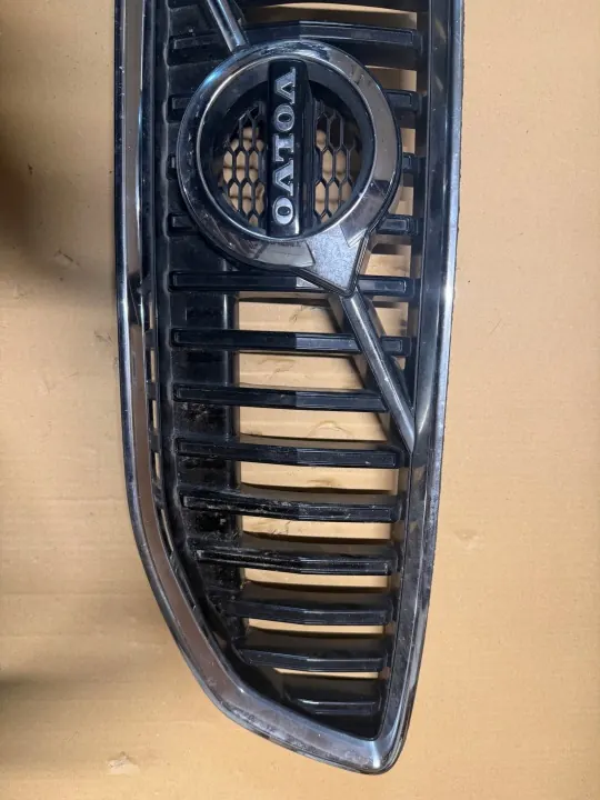 Grelha Volvo V40 OEM 070321 - Peça original usada image 3