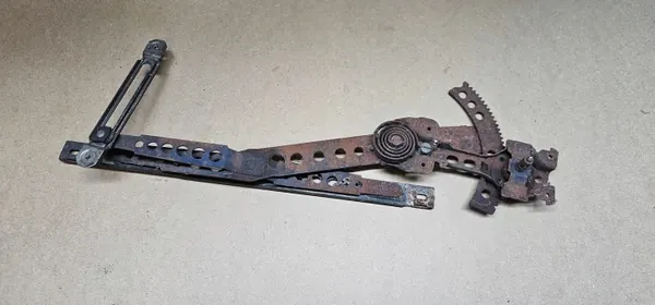 Mercedes-Benz W123 Manivelle de vitre gauche avant OEM 1237201946 image 2