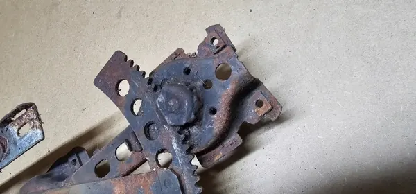Mercedes-Benz W123 Manivelle de vitre gauche avant OEM 1237201946 image 4