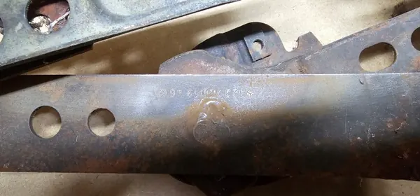 Mercedes-Benz W123 Manivelle de vitre gauche avant OEM 1237201946 image 6