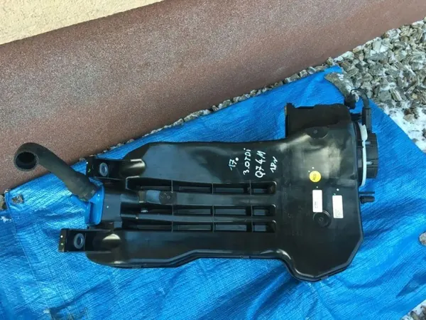 Audi Q7 AdBlue tankpump OEM 4M0131878BF image 2