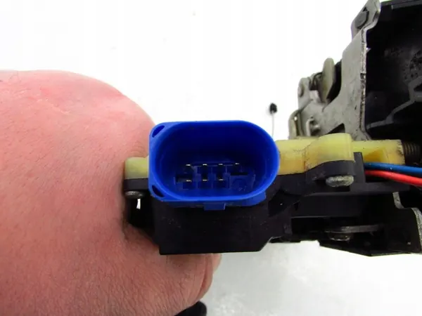 Porsche Cayenne 7L Vänster Bakdörrslås OEM 7L0839015A image 5