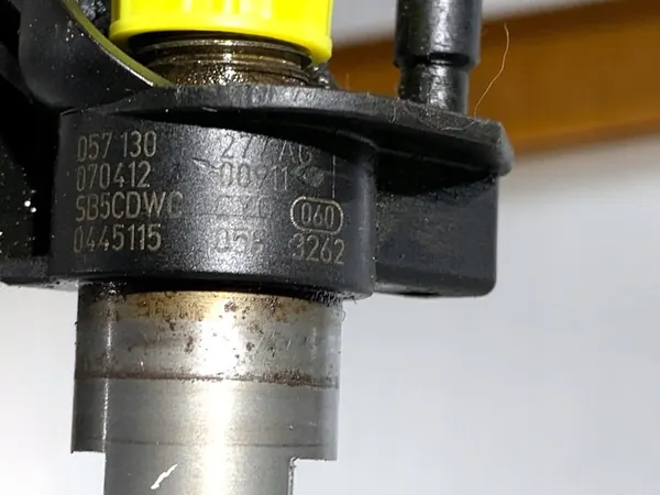 Iniettore AUDI A5 8T 3.0 240CV 2007-2017 057130277AG image 4