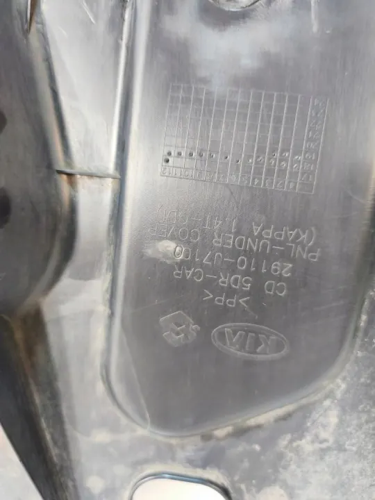 Escudo Motor Kia OEM 29110-J7100 - Usado image 9