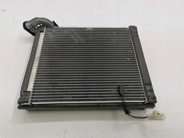 Toyota Auris 150 2012 Lämmitysydin OEM AMD87261 image 6