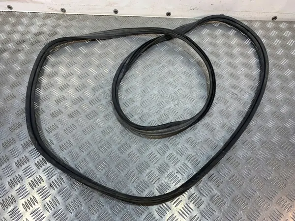 Junta de porta-malas Subaru Ascent OEM FBZ27696 - Usado image 2