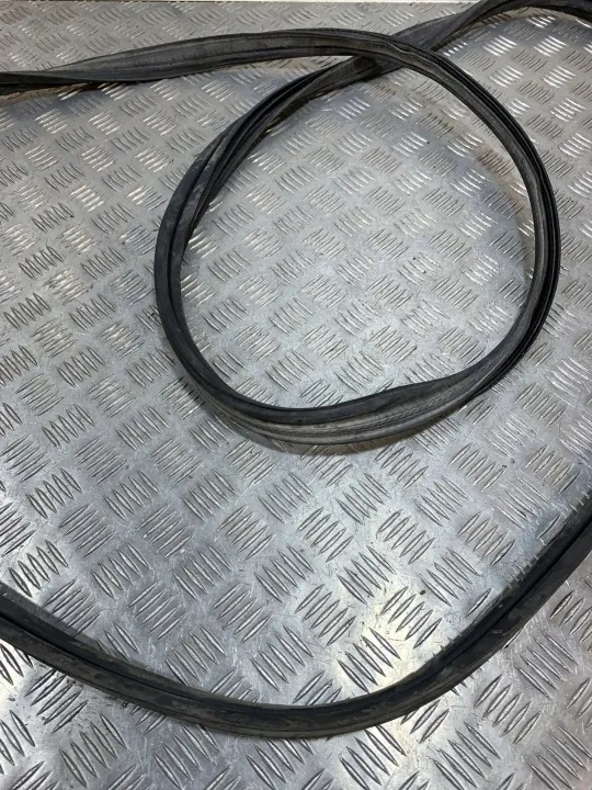 Junta de porta-malas Subaru Ascent OEM FBZ27696 - Usado image 3
